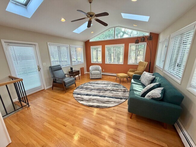 Building Photo - 29 Carriage Hill Ln