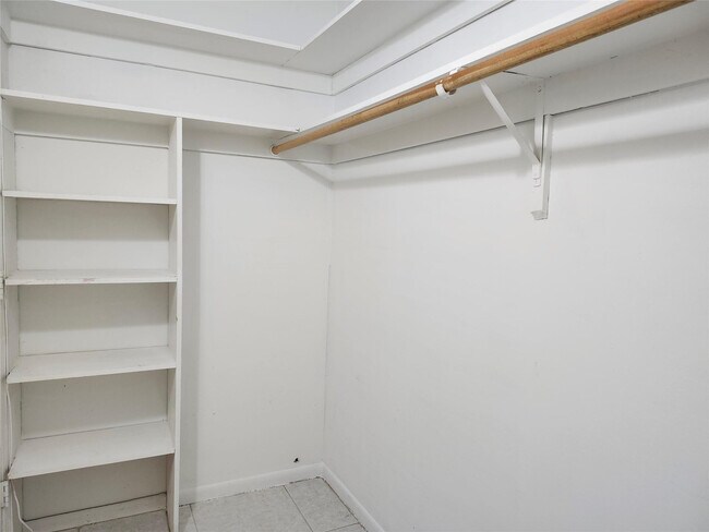 Building Photo - 501 SE 8th St