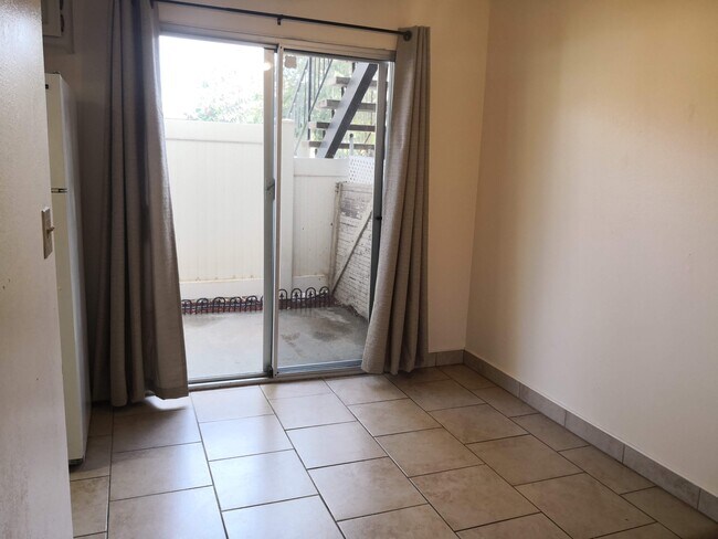 Building Photo - 1250 E Shaw Ave