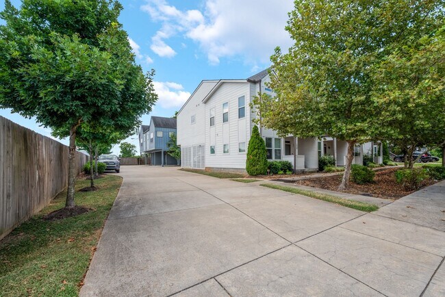 Building Photo - 1040 Maynor Ave
