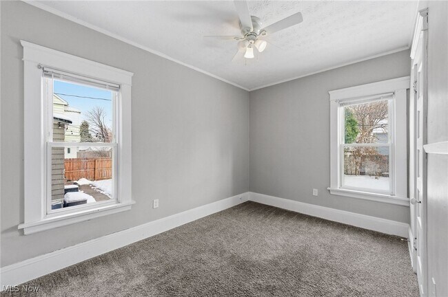 Building Photo - 1323 W 89th St