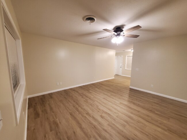 Building Photo - 111 Cheyenne Dr