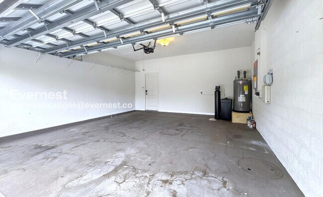 Building Photo - SPECIAL PROMOTION / Modern 4-Bedroom Home with Attached Garage / Pet-Friendly / Vouchers Accepted...