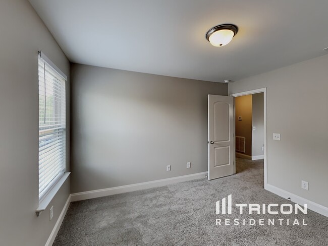 Building Photo - 172 Telavera Dr