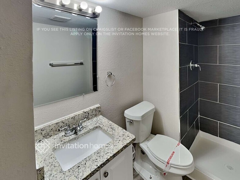 Building Photo - 16265 E Hamilton Pl