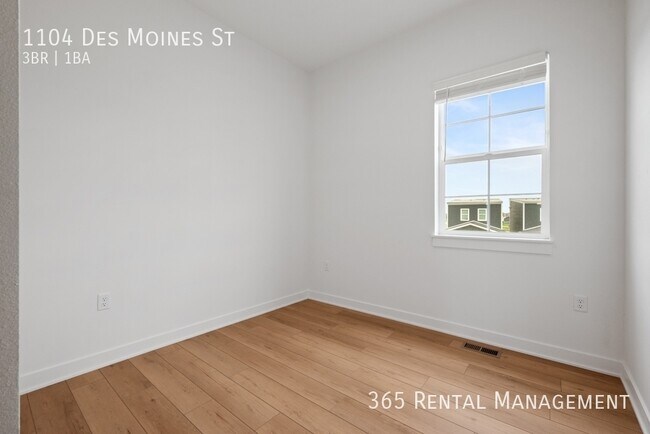 Building Photo - 1104 SW Des Moines St