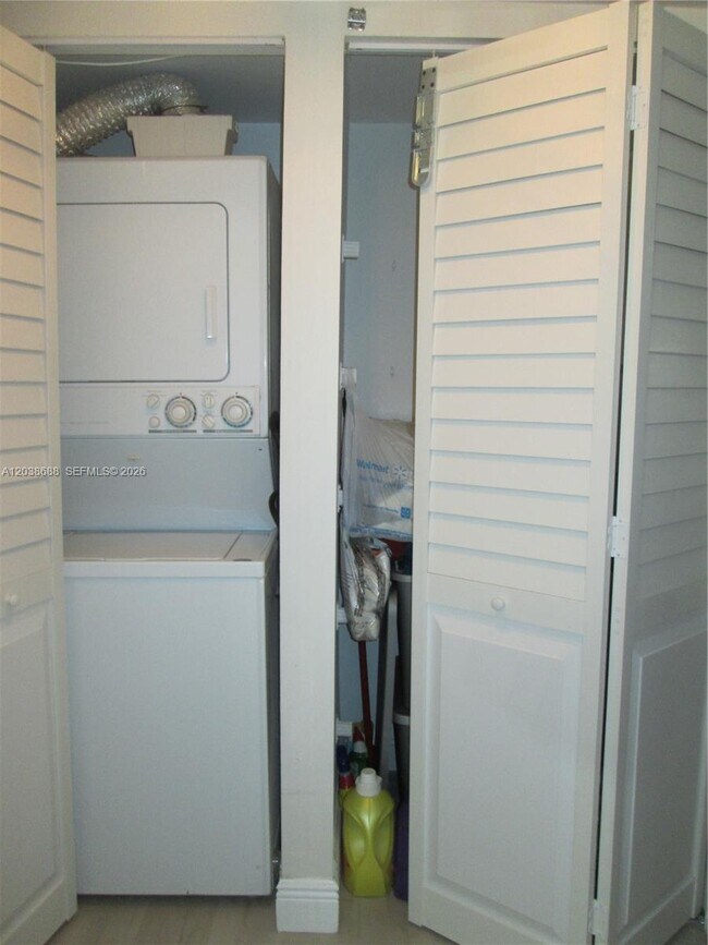 Building Photo - 290 174th St