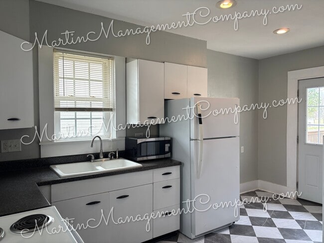 Building Photo - 2201 S Grand Ave