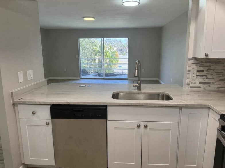 Building Photo - 3602 Beneva Rd