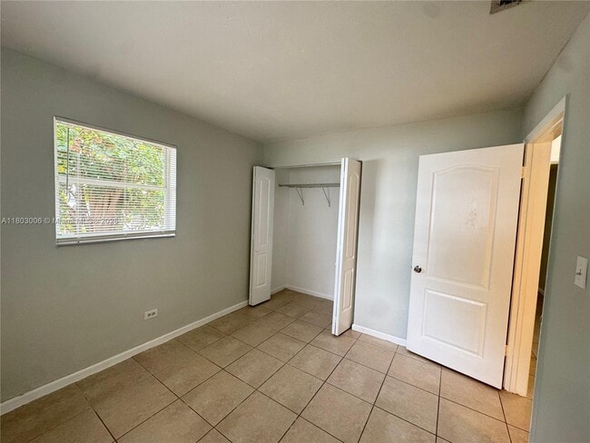 Building Photo - 3810 SW 55th Ave