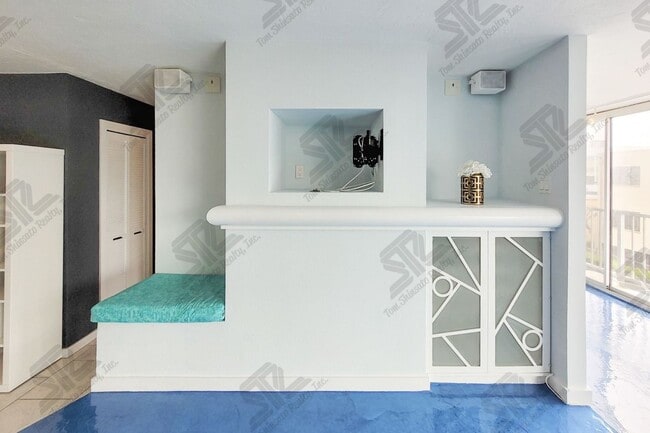 Building Photo - 1BR / 1Bath / 1Pkg Condo Rental at Hale Luana!