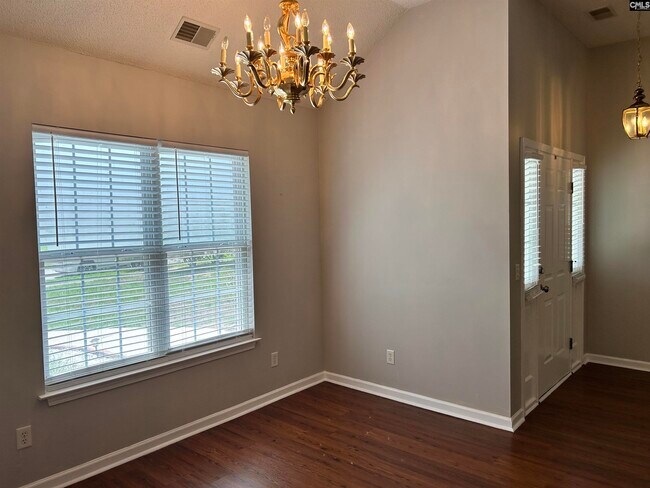 Building Photo - 405 Beech Glen Dr