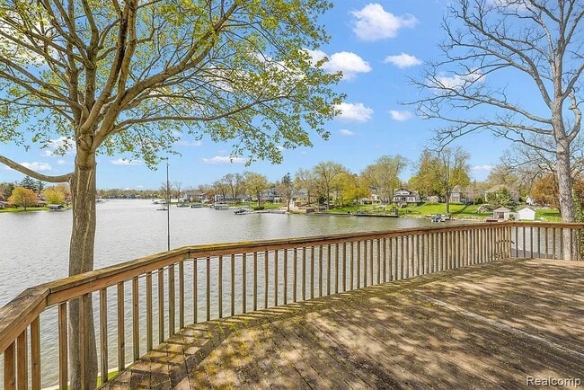 Building Photo - 3819 Island Park Dr