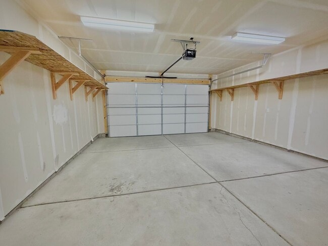 Building Photo - Beautiful 3-Story Townhome | 4 Bedrooms | 3 Baths | 2-Car Garage | Hyrum, Utah