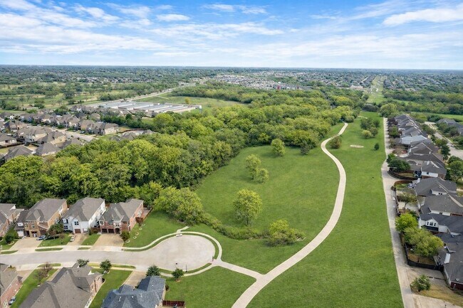 Building Photo - 4820 Mulholland Dr