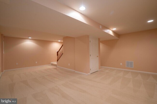 Building Photo - 10955 Southcoate Village Dr