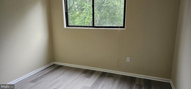 Building Photo - 10725 West Dr