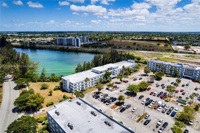 Building Photo - 14840 Naranja Lakes Blvd