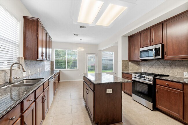 Building Photo - 6211 Stone Hill Rd