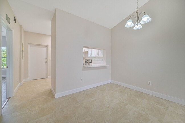 Building Photo - Newly Renovated 2nd Floor Condo ~ Six Mile Cypress