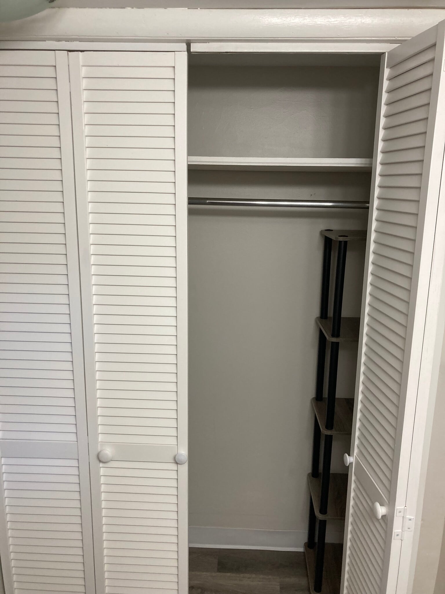 Double closet in bath - 1003 E Hunter Ave