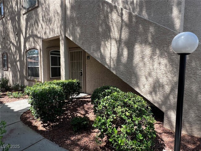 Building Photo - 5415 W Harmon Ave