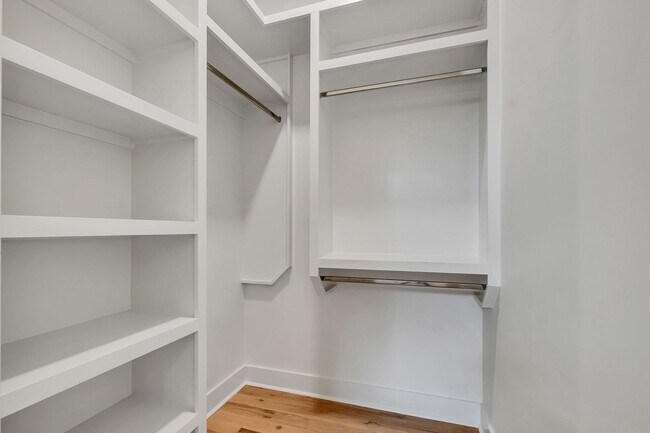 Building Photo - $1250 ALL-INCLUSIVE!! Stylish Co-Housing Minutes from DWTN!