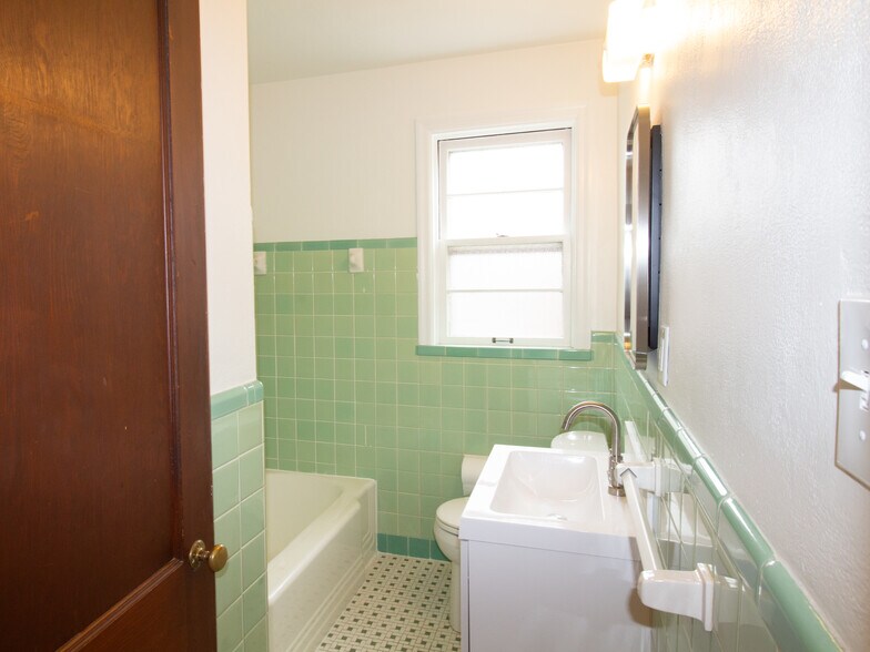Building Photo - 340 Calvert Ave