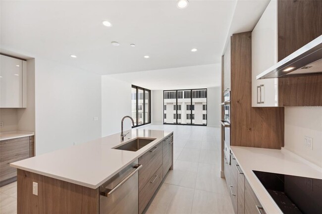 Building Photo - 301 1st St S