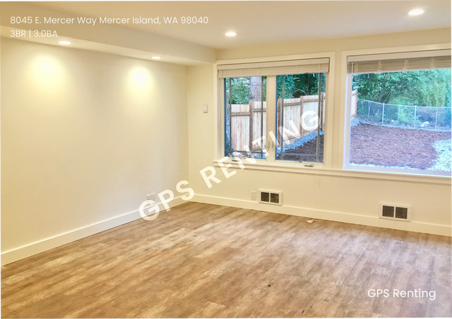 Building Photo - Elegant South Mercer Island Home with Lake...