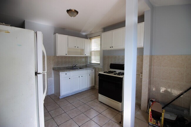 Building Photo - East Orange Rental