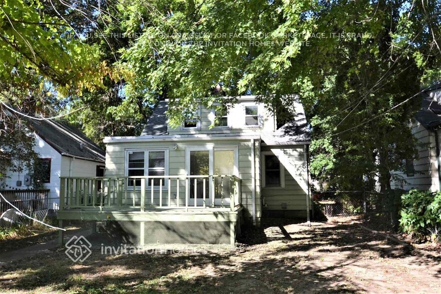 Building Photo - 1612 St Albans St N