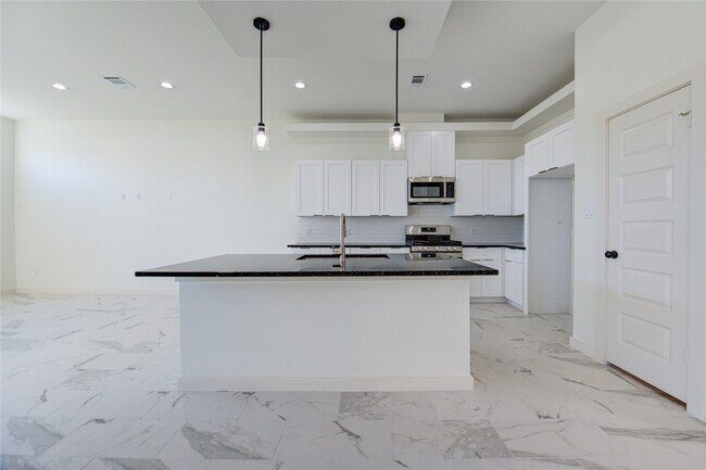 Building Photo - 2919 El Fenice Ln