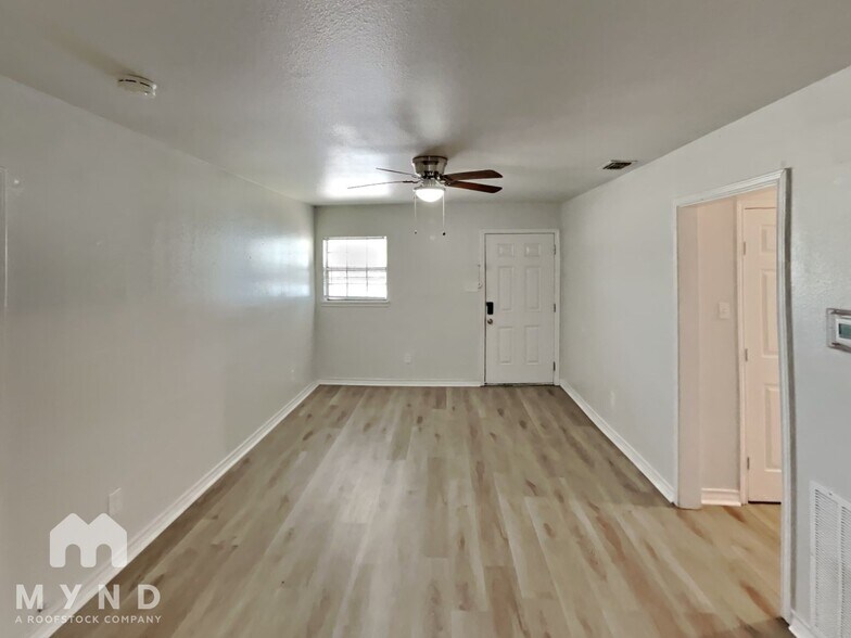 Building Photo - 1721 Whiting Dr