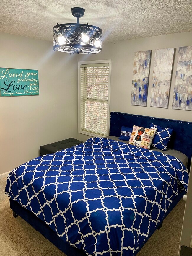 Building Photo - 6928 Mahonia Pl