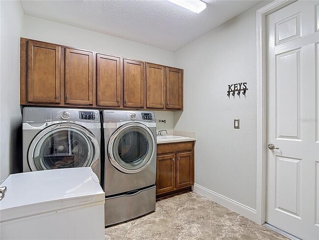 Building Photo - 20952 Amanda Oak Ct