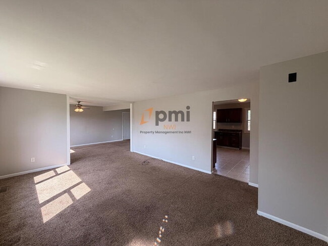 Building Photo - 365 Raven Ct