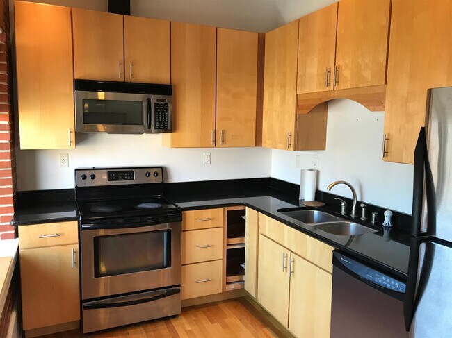 Building Photo - 380 S Upper St