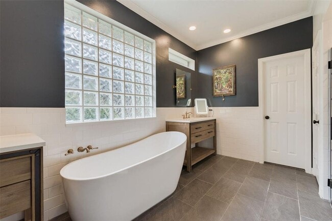 Building Photo - Stunning Home in Falcon Point!