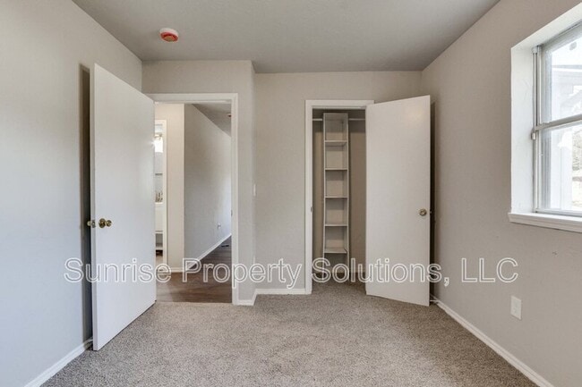 Building Photo - 4424 SE 38th St