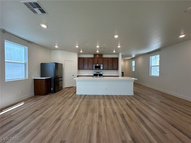Building Photo - 6988 Sylmar Ave