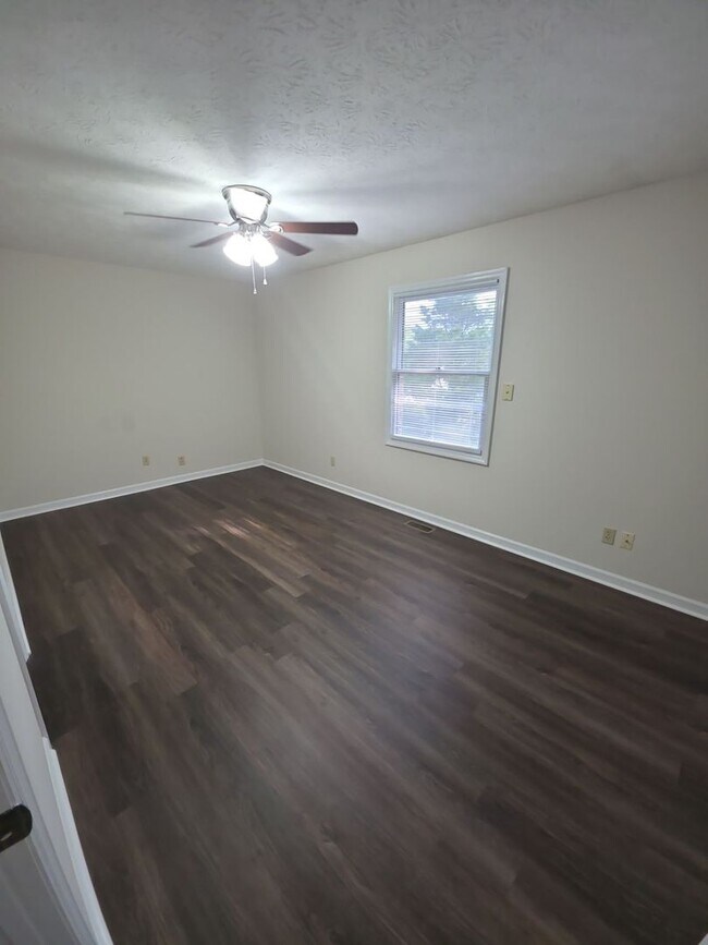 Building Photo - 83 Eastgate Cir