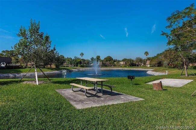 Building Photo - 2899 SW 22nd Cir