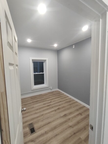 Primary Photo - 142 High St