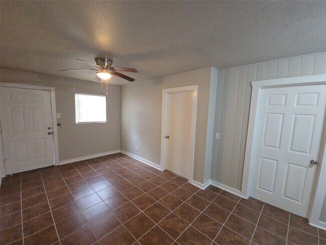 Building Photo - 3335 Tuam St