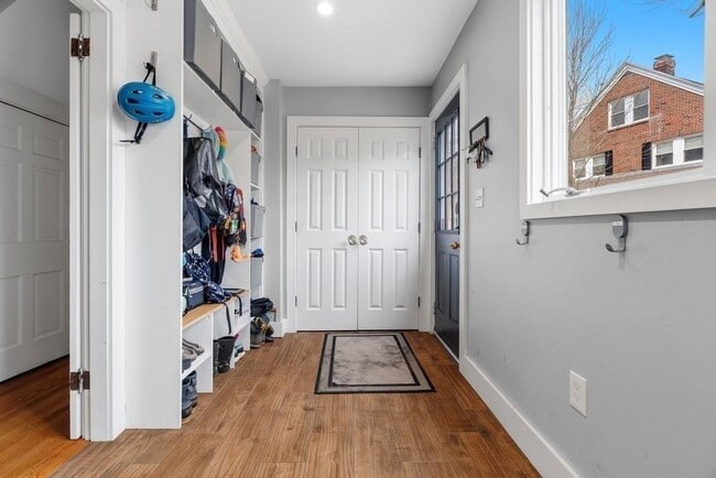 Building Photo - 859 Fellsway W