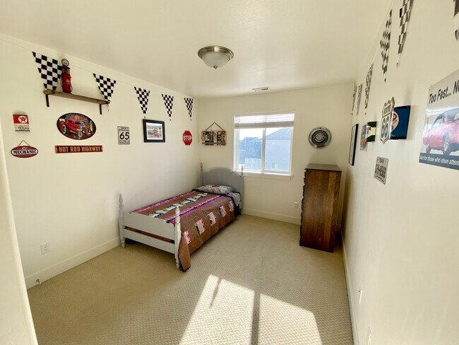 Building Photo - 238 E 370 N