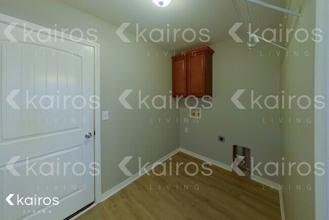 Building Photo - 8110 City View Dr.