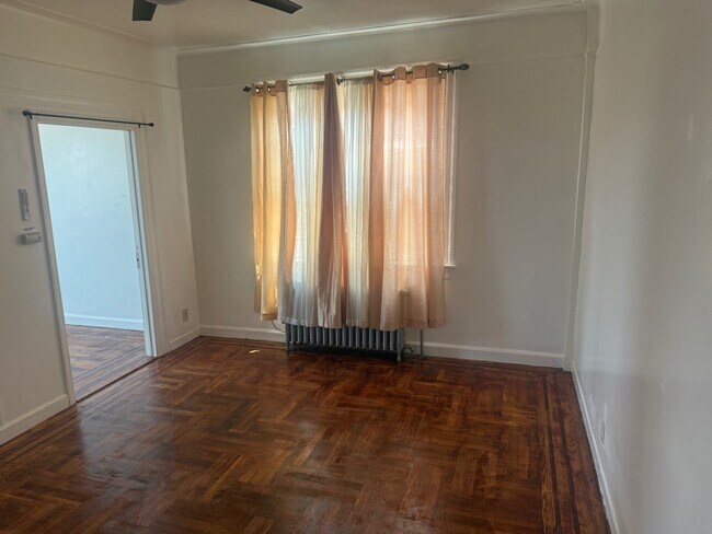 Building Photo - 10XX E 225th St