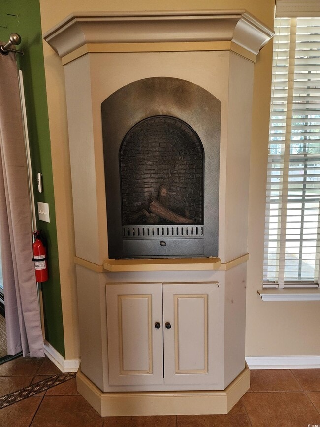 Building Photo - 2360 Clandon Dr